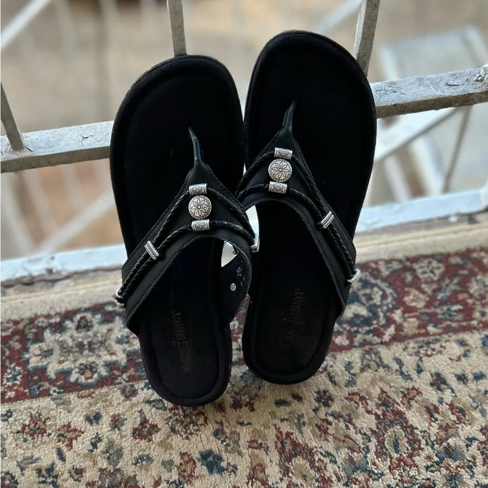 MINNETONKA sandals Black and Silver Sandals with Cushioned Sole 10 - Image 7