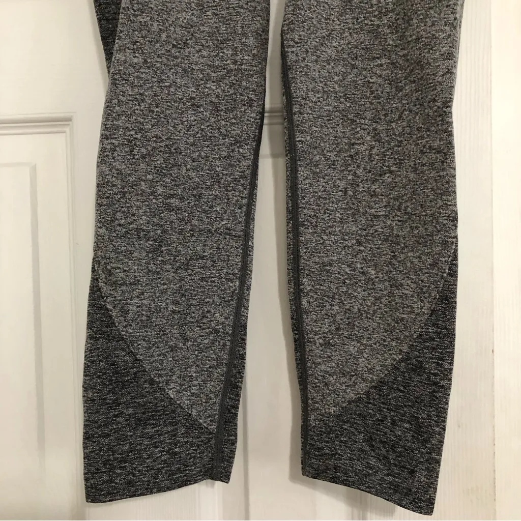 Gymshark fit cropped seamless leggings women’s size XS‎ two tone grey - Image 3