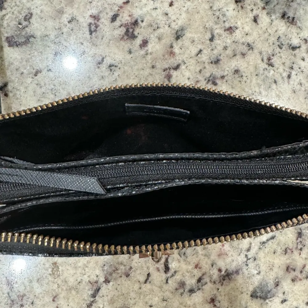 DKNY Wristlet Wallet Faux Snakeskin Leather‎ Clutch - Image 6