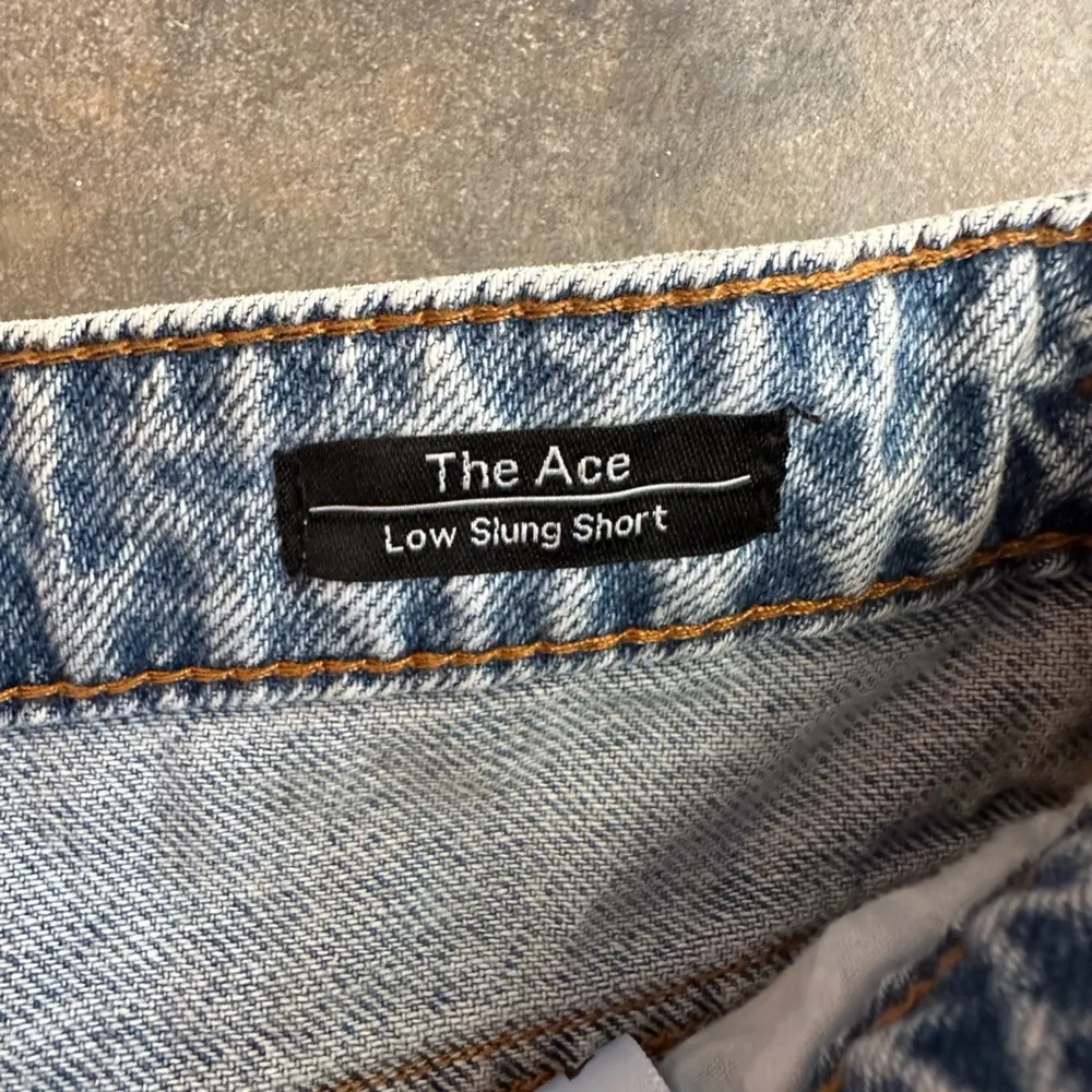 , The Ace, Low Slung denim shorts, Sz18W, zip button closure, tie belt - Image 4