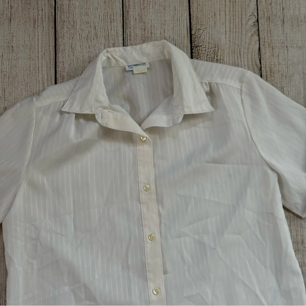 Vintage Levi Strauss & Co white pinstripe collared button long sleeve shirt - Image 6