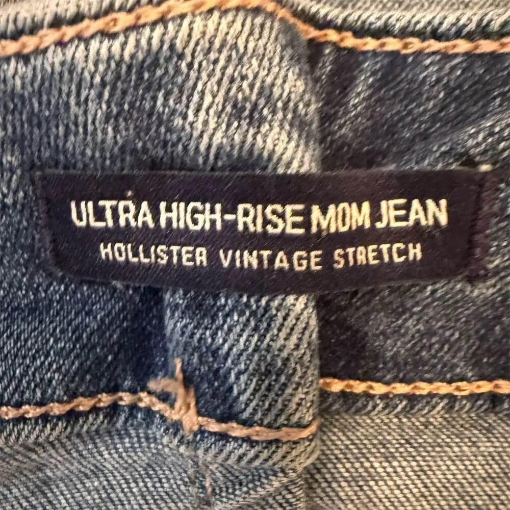 Hollister Women's Ultra High-Rise Mom Jeans Blue Size 25 - Image 6