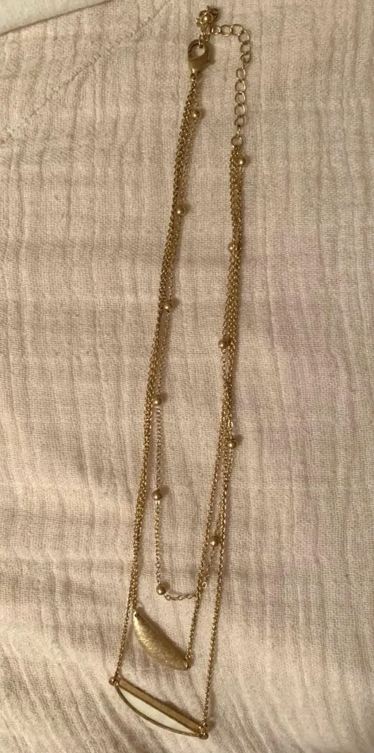 Boutique Layered Gold Necklace - Image 2
