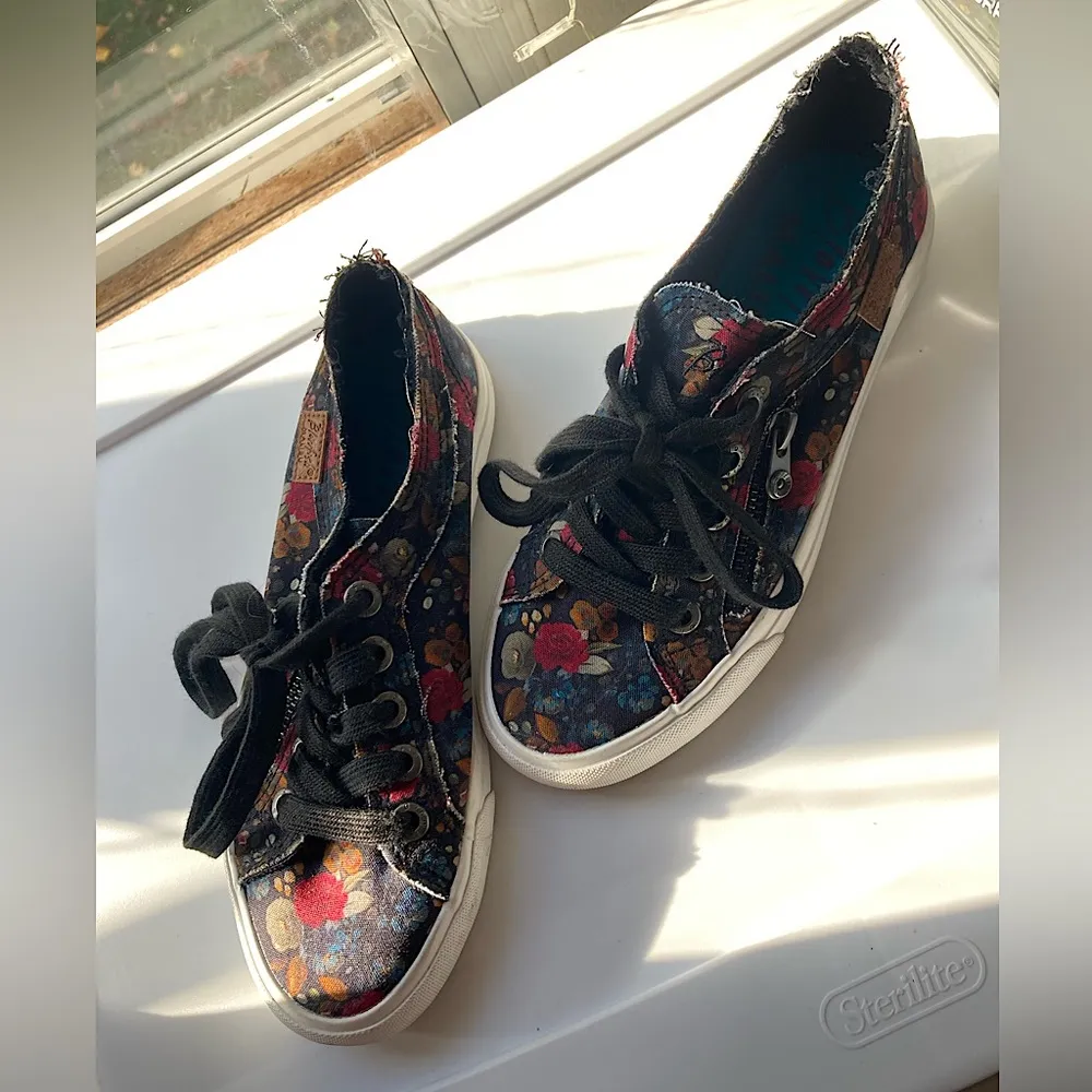 Floral Slip On Shoes Red Size 8 - Image 8