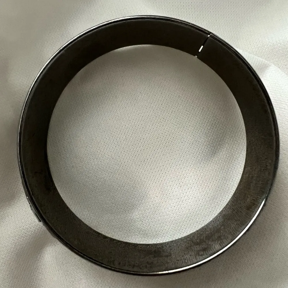 Silver tone metal bangle - Image 6