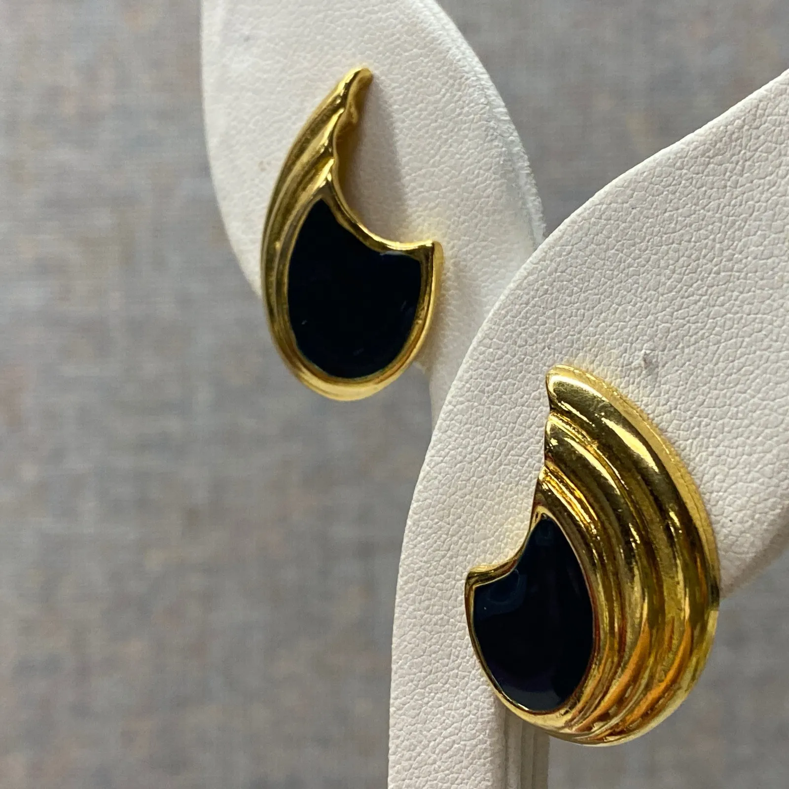 Gold Tone Navy Blue Enamel Clip On Earrings Elegant Retro Fashion Jewelry Gift - Image 7