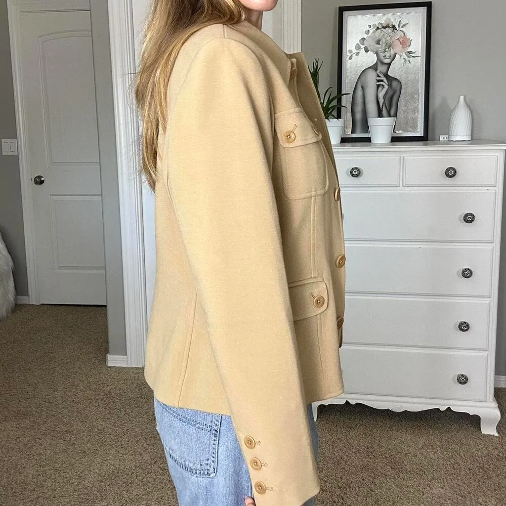 Tan and cream thick gorgeous blazer with the cutest button detailing - Image 4