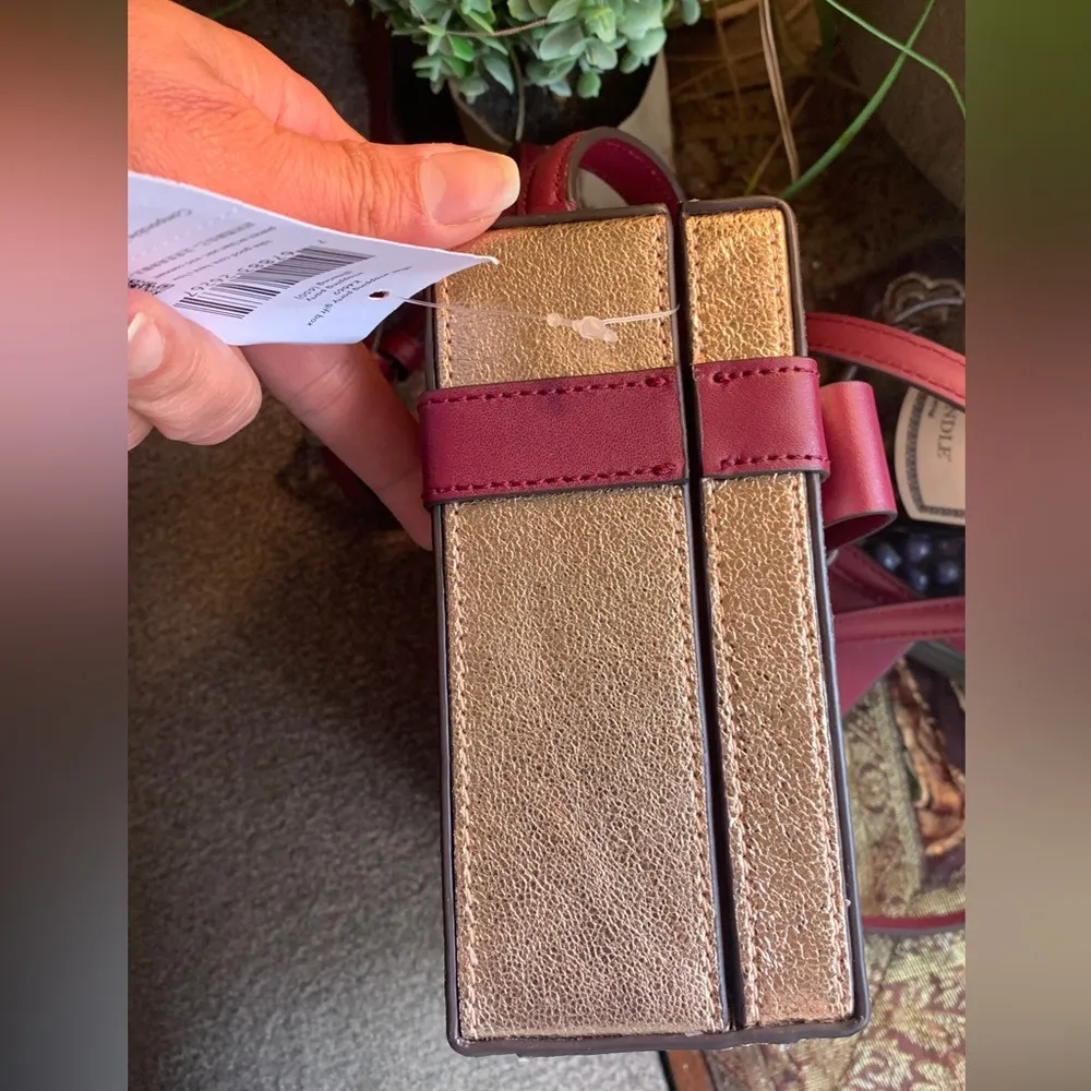 Authentic KATE SPADE Leather gift wrap magnetic snap Crosby/Satchel - Image 6