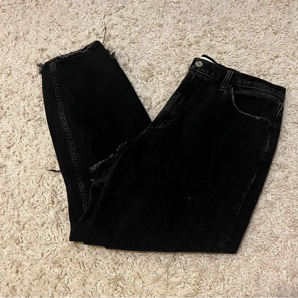abercrombie the mom black distressed jeans size 6R - Image 2