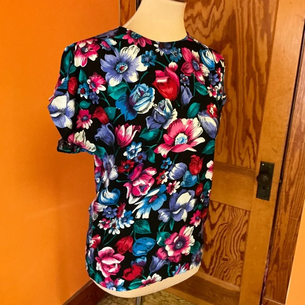 Vtg 80s colorful floral blouse Size 8 - Image 7