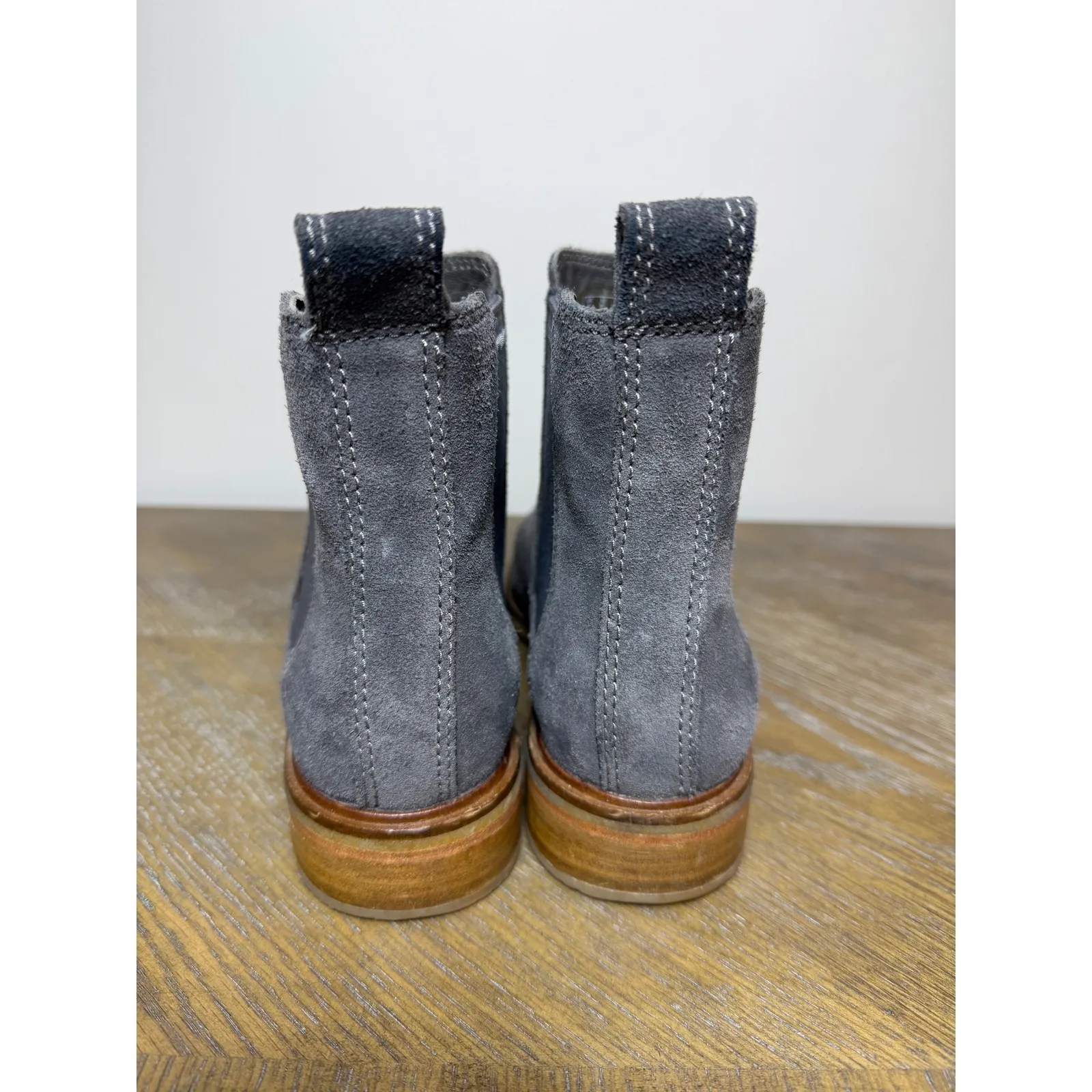 Clarks Women Clarkdale Grey Suede Chelsea Boots Slip On Low Heel size 8.5 - Image 7