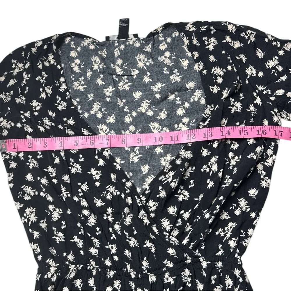 Forever 21 Women’s Black Floral Button Front  Short Sleeve Romper Sz S - Image 4