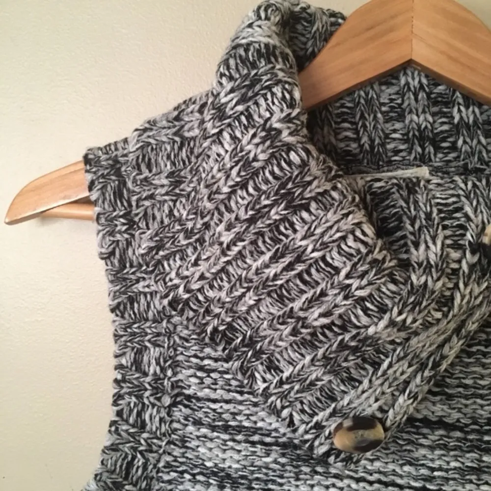 Sleeveless Turtleneck Sweater Size M - Image 2