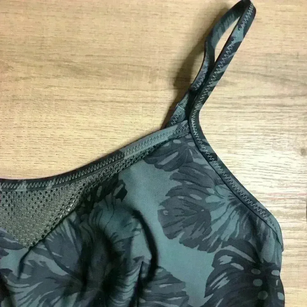 Aerie green forest sports bras sz M NWT - Image 2