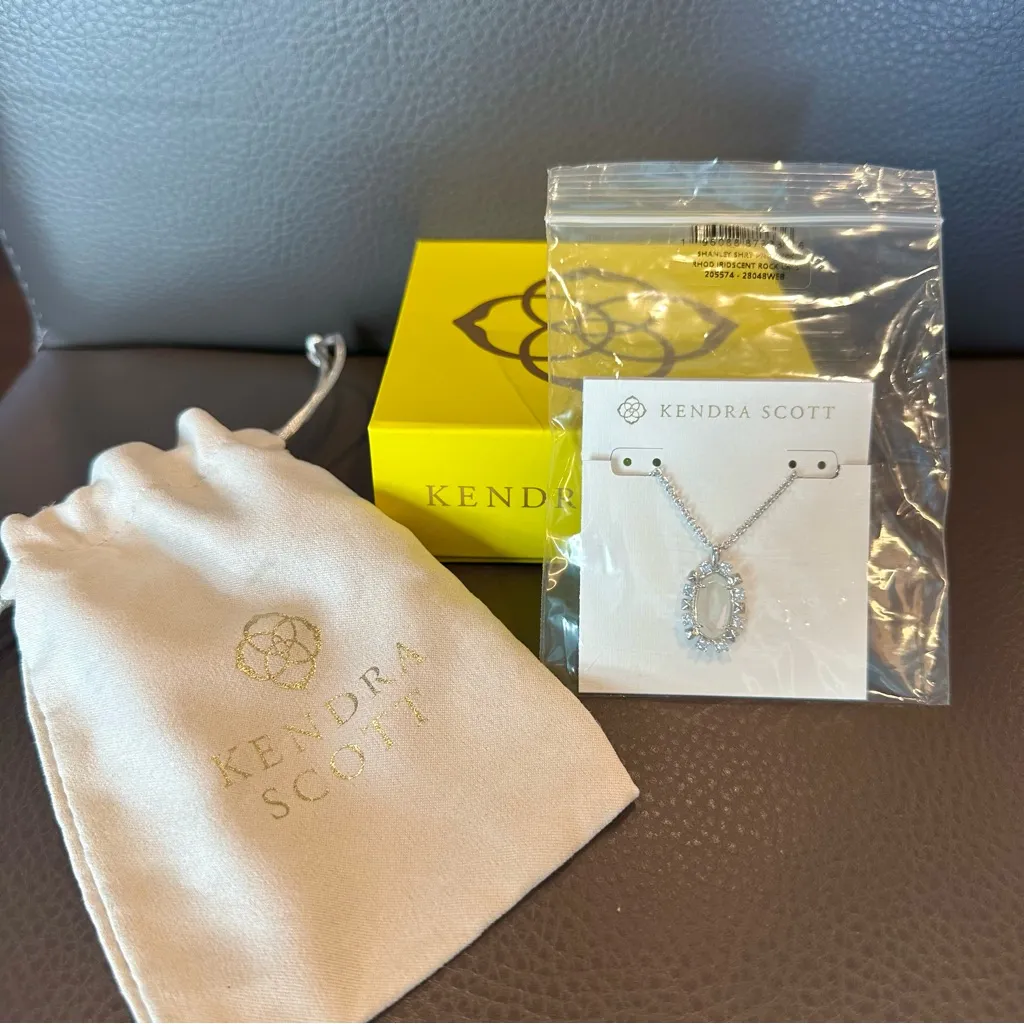 Kendra Scott Shanley Silver Short Pendant Necklace - Image 5