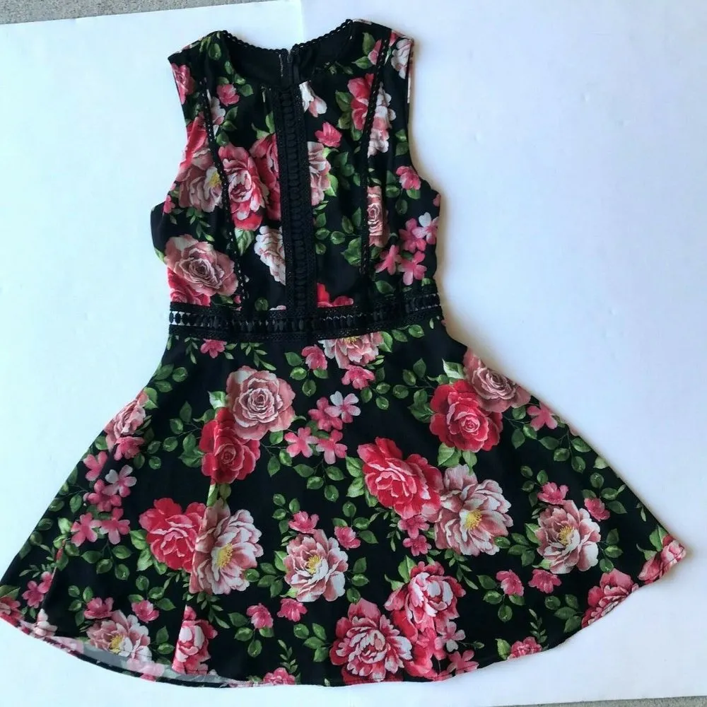 Disney Princess Floral Sleeveless Dress Small NWOT Back Zip Fit Flare Cr… - Image 10