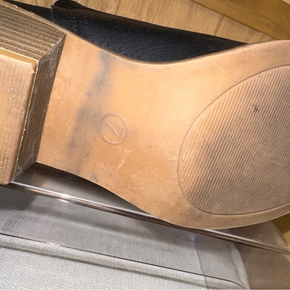 Universal Thread Black Ankle Booties with V-Cut Design Size 7 - Image 4