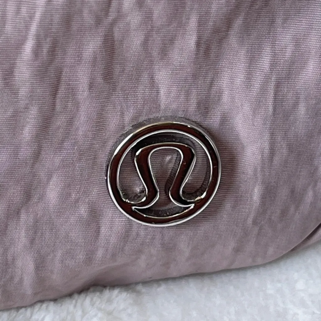 Lululemon All Night Festival Bag Vol 5L in Smoky Blush - Image 6