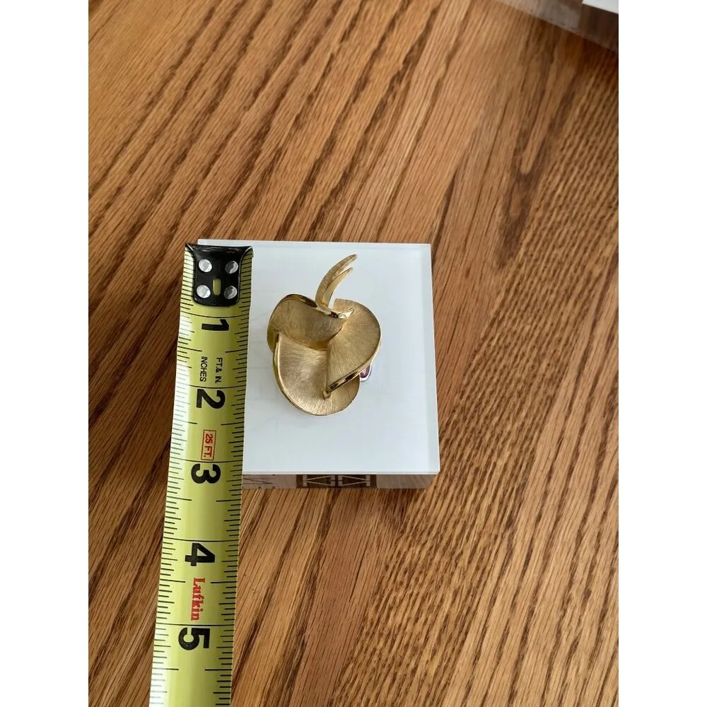 Crown Trifari Vintage Textured Gold Tone Abstract Flower Brooch Pin Mushroom - Image 7