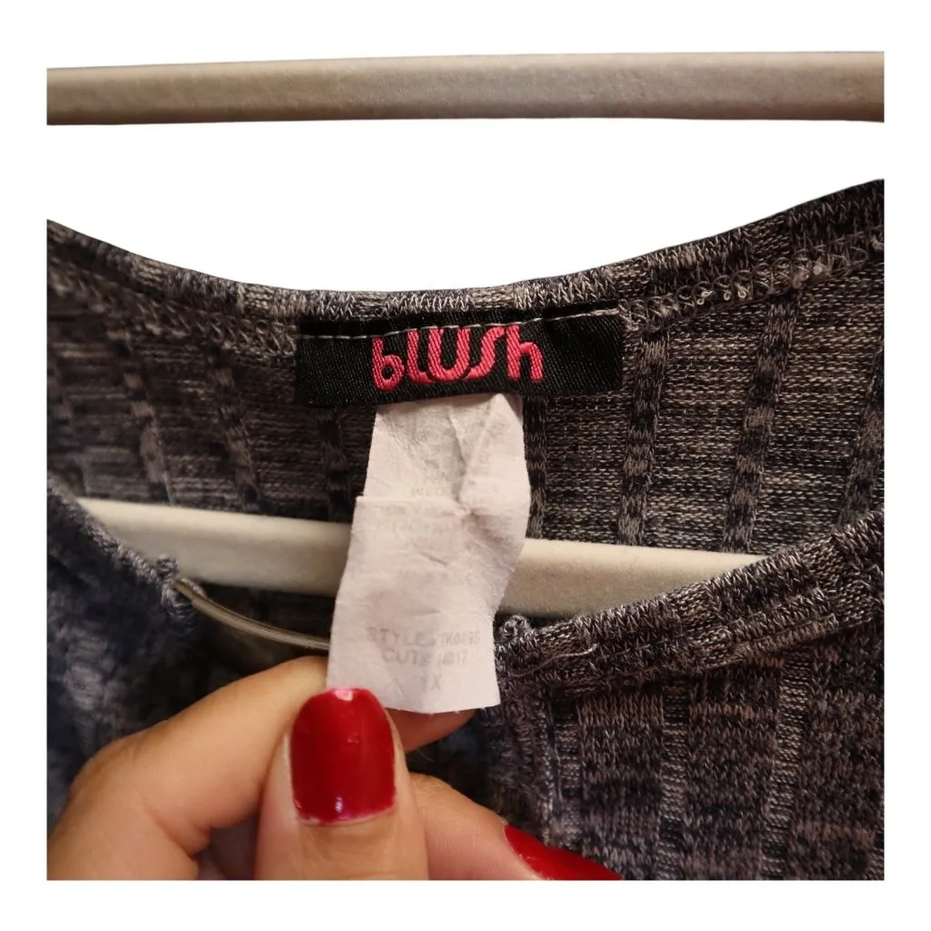 #774 Blush Women's 1X Gray Knit Sleeves Top w/ Gold Tone Keyhole Detail - Image 4