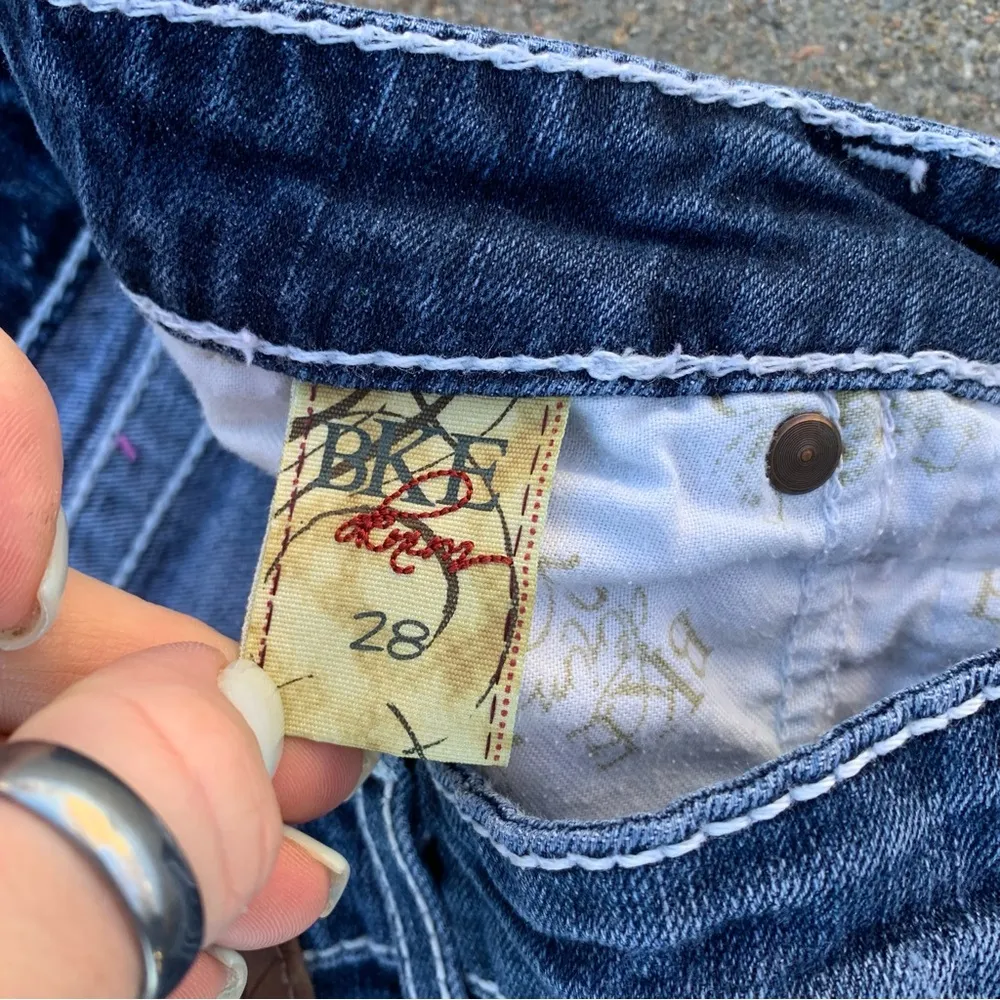 Buckle BKE Kate Stretch denim jean shorts Size 28 - Image 5