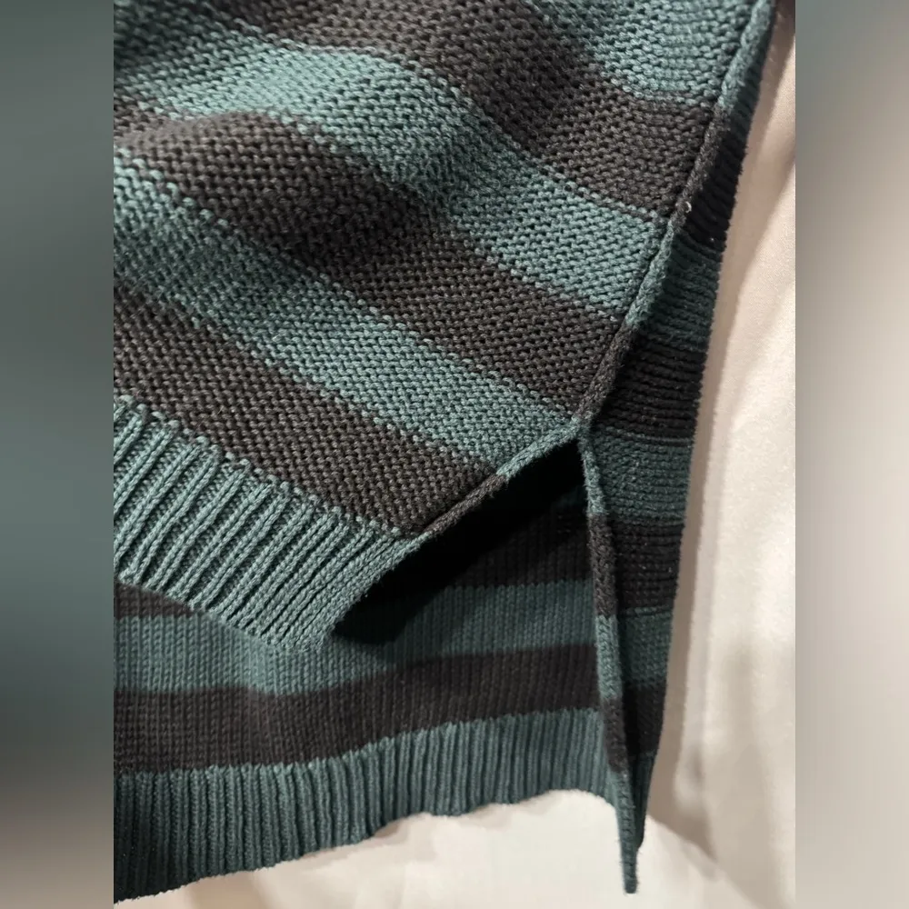 Michael Stars Dropped Shoulder Stripe Sweater Green & black striped size small - Image 9