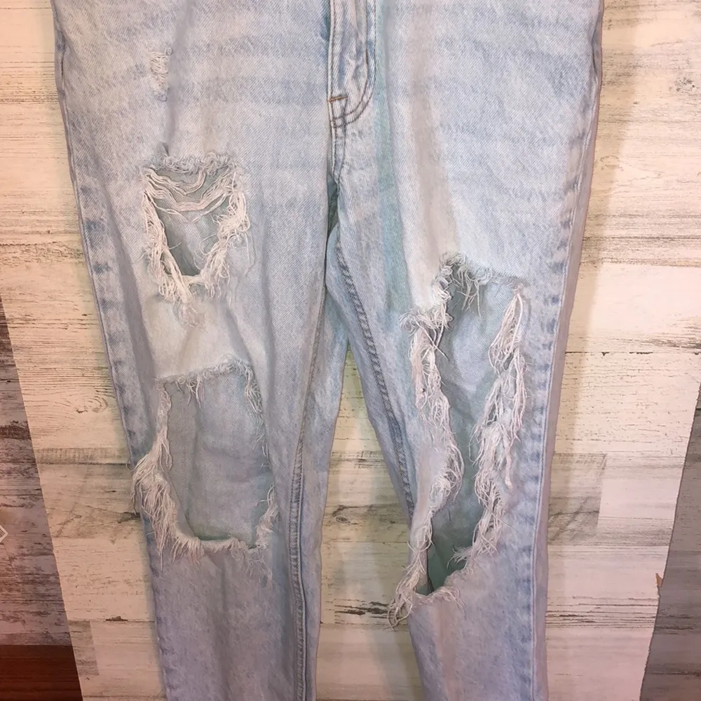Aeropostale mom Jeans distressed white wash jeans size 2 ankle jeans very open‌ - Image 2