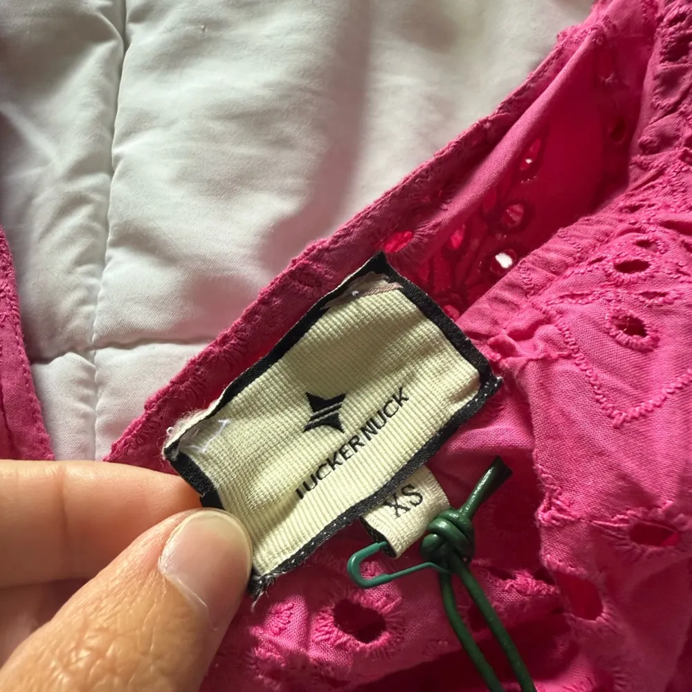 NWT Tuckernuck Fuchsia Pink Eyelet Ruffle Midi Dress size XS - Image 7