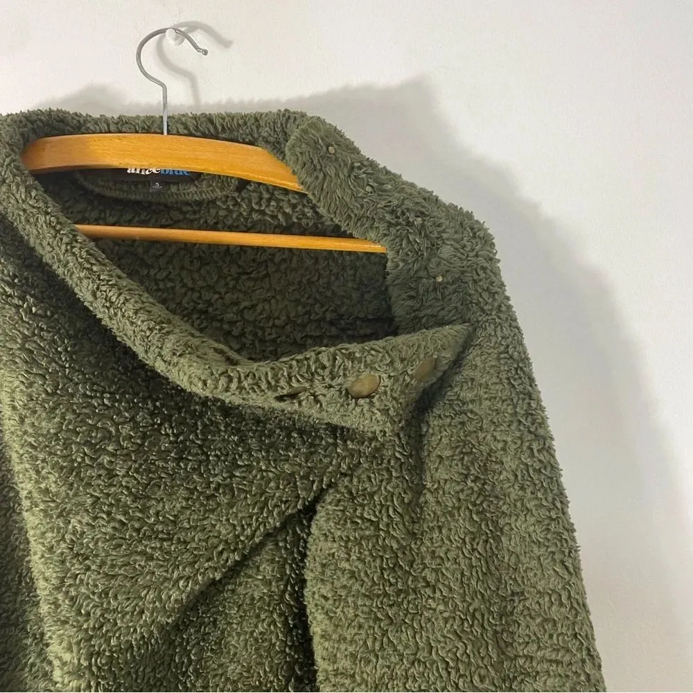 Alice Blue Green Sweater w Gold Snap Button Shoulder Detail Size S - Image 8