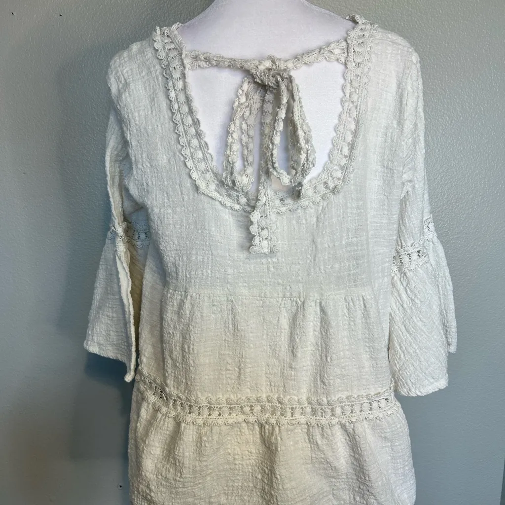 Chic White Women's Blouse with Textured Design - Image 3