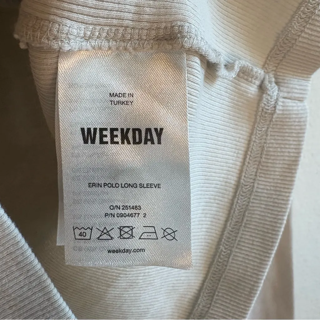 Weekday  Crop Top Long Sleeve Collared Tee Size Medium - Image 7