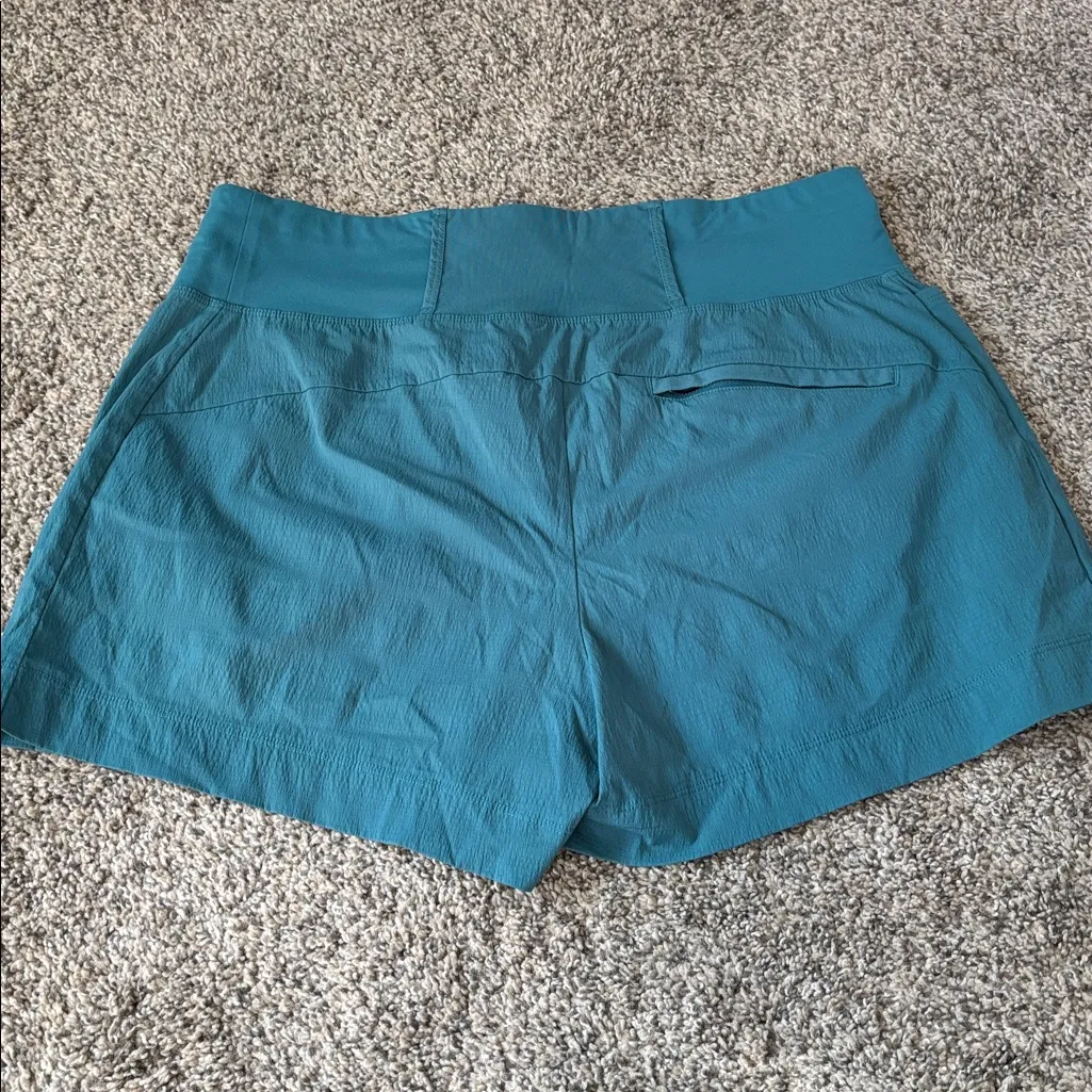 Athleta Trekkie North Shorts size 12 - Image 3