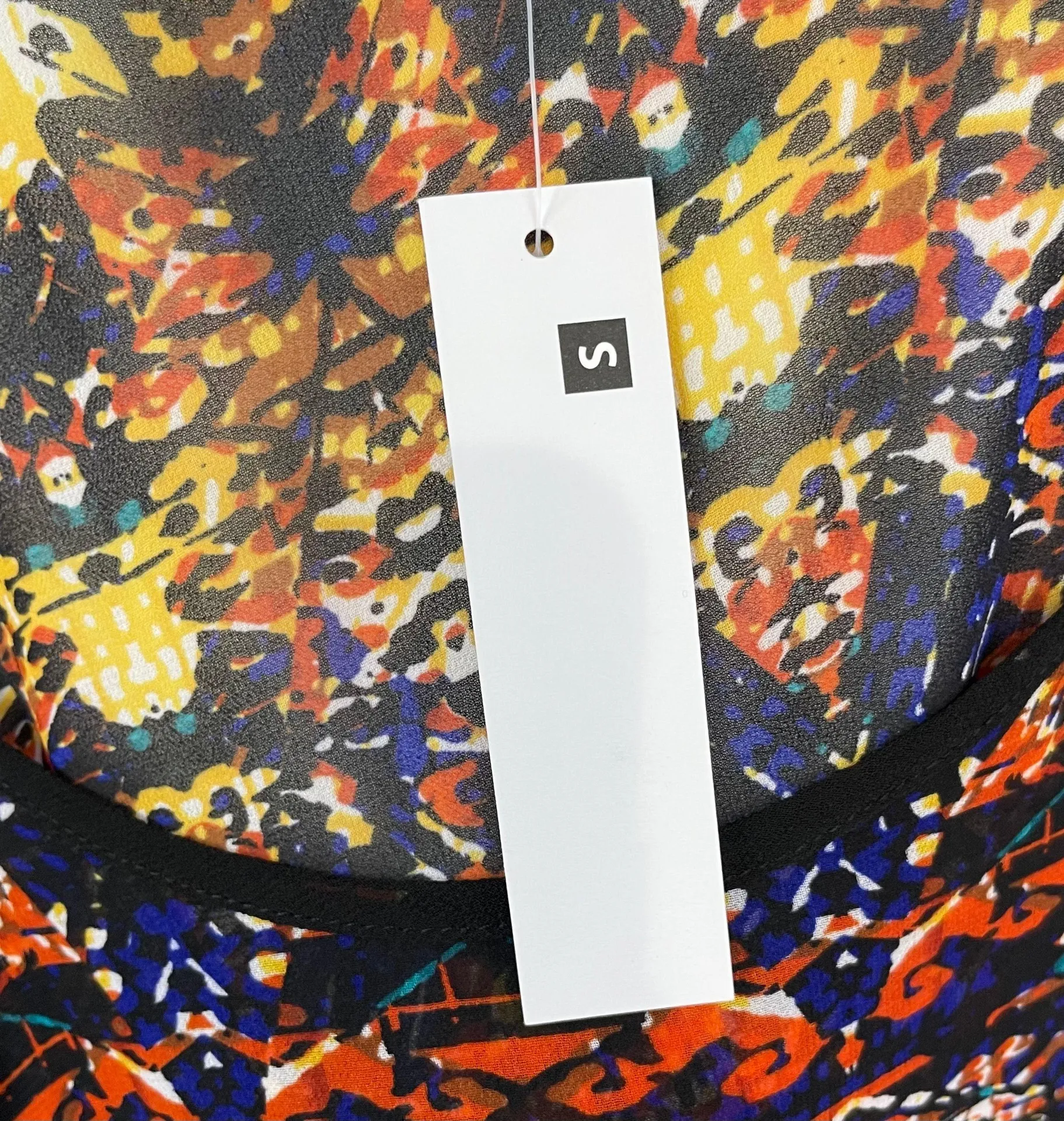 New  Sheer Chiffon Short Sleeve Top High Low Hem Multi Totem Print - Image 15