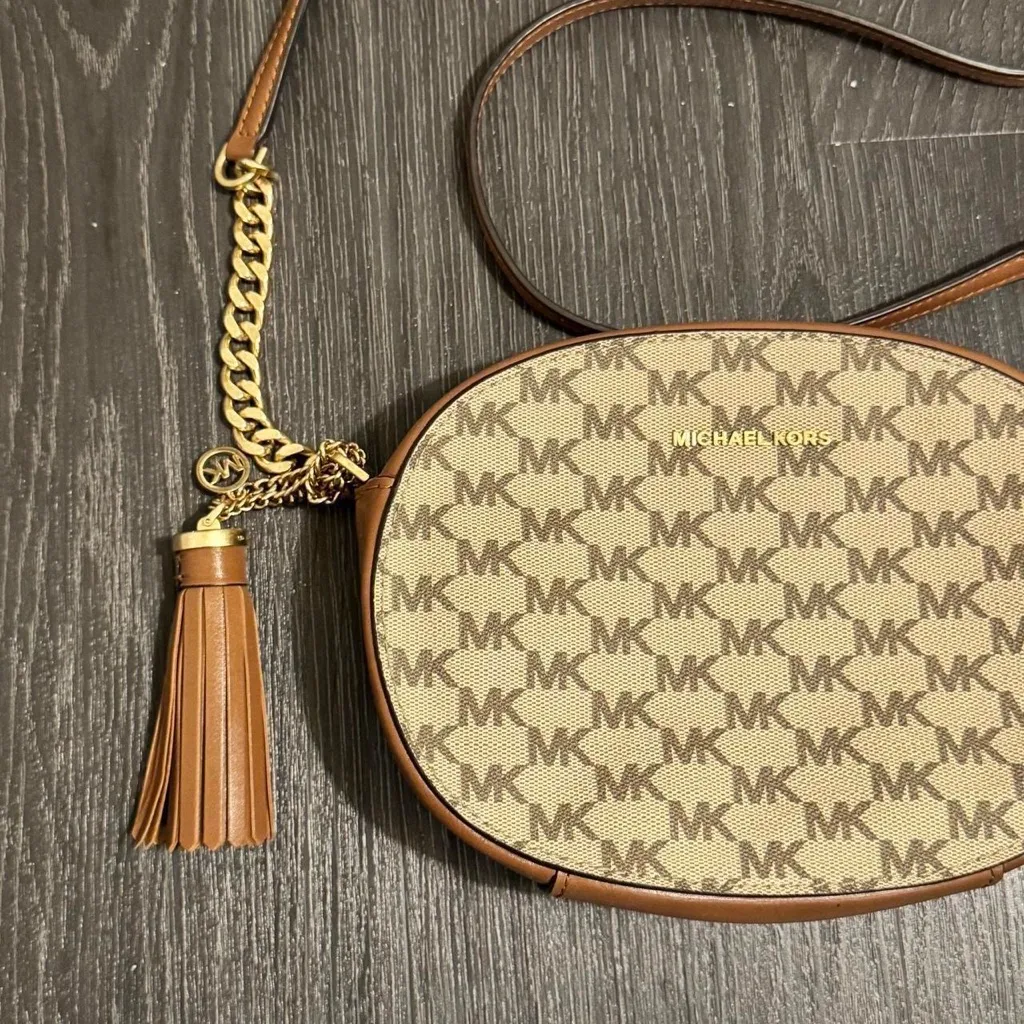 Women’s Jet Set Travel Medium 
Signature Logo Crossbody MK Bag - Image 2