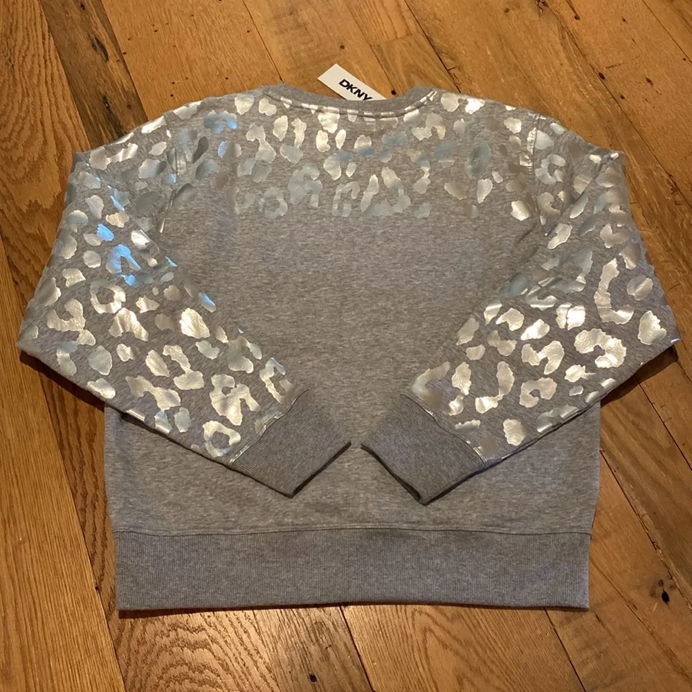 NWT DKNY SWEATSHIRT Women Grey Animal Print Fleece Silver Dots Size Medium Gray - Image 8