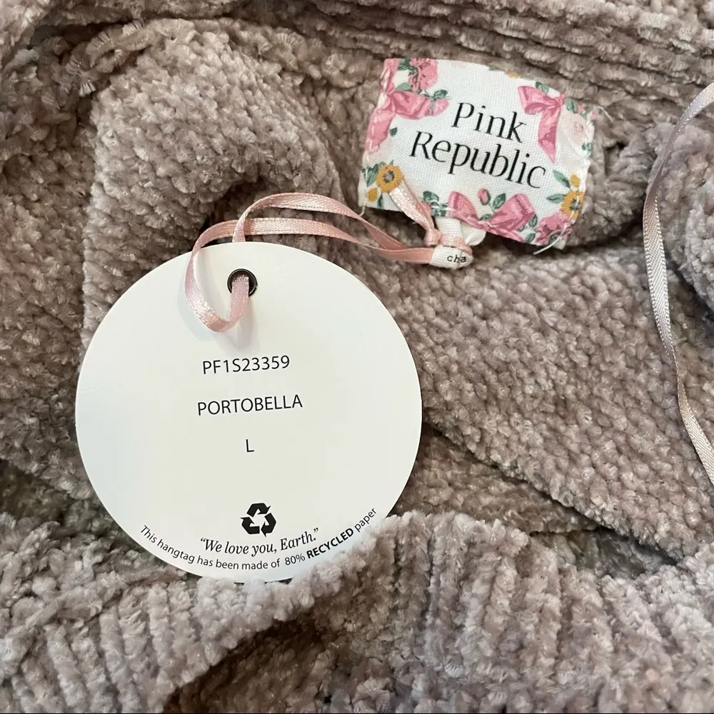 NWT Pink Republic Taupe Sweater Size Large - Image 3