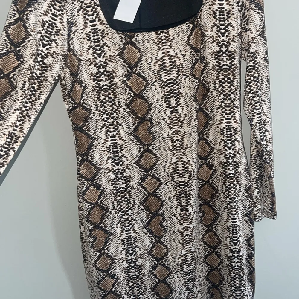 🆕 Charlotte Russe Snakeprint Long Sleeve Dress - Image 3