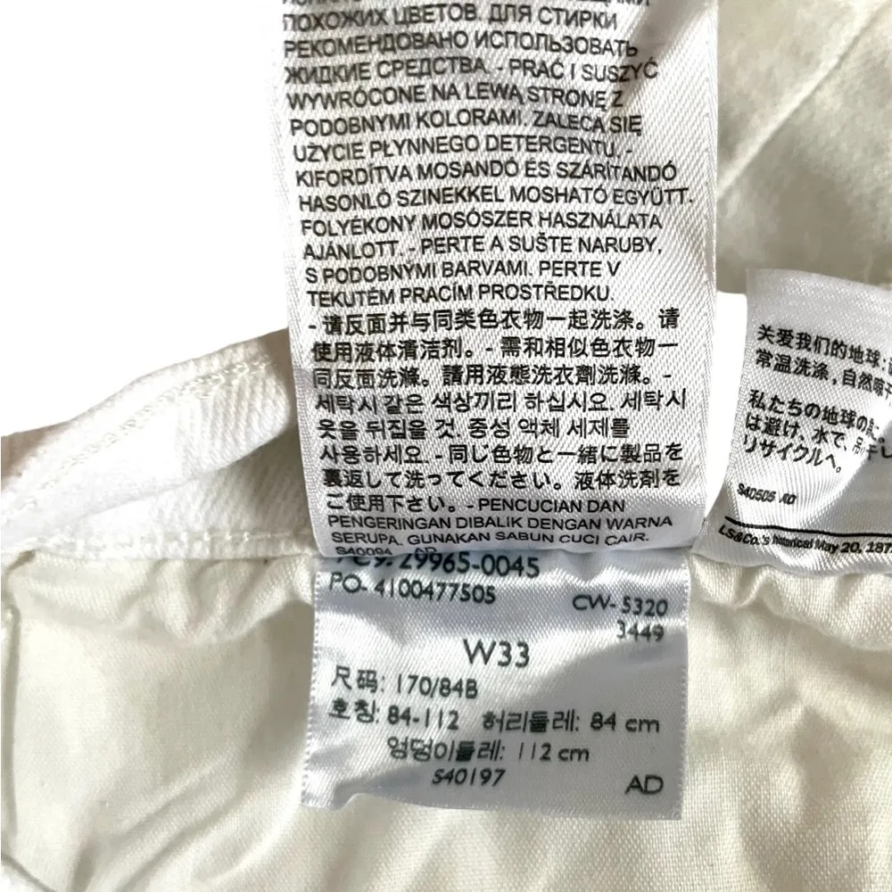 Levi’s Mid-Length Plus Size Distressed Shorts - Image 4