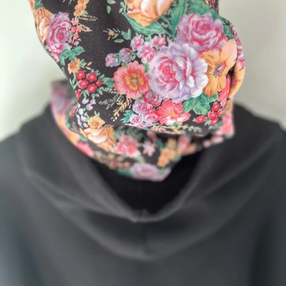 Zara Women's Floral Cropped Double Hoodie Sweatshirt Black Size M - Image 7