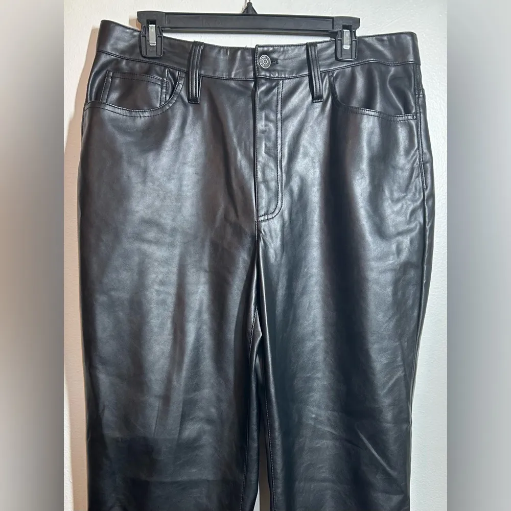 Madewell The Perfect Vintage Straight Leg Pant: Faux Leather Size 31 Black EUC - Image 2
