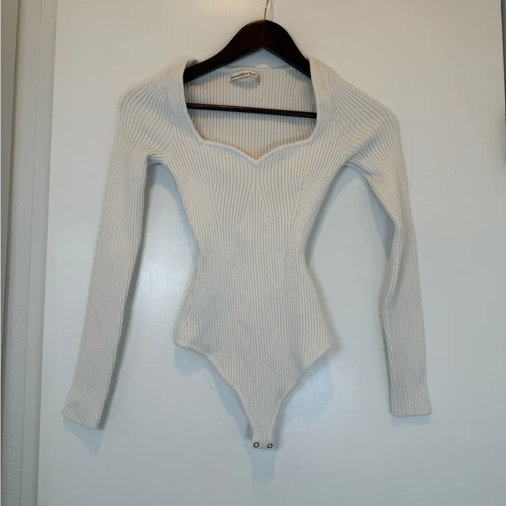 Abercrombie & Fitch White Ribbed Sweater Top Sweetheart Neckline - Image 3