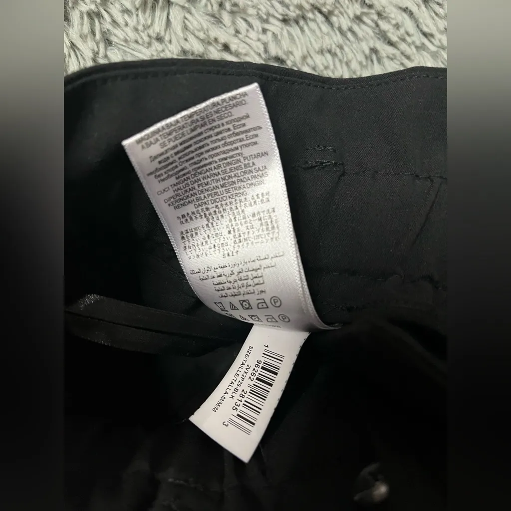 BCBGMAXAZRIA Women’s Black Shorts Size Medium EUC - Image 4