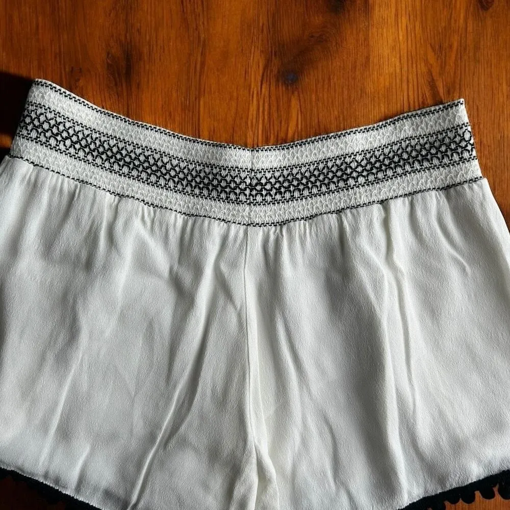 Hale Bob Women's Shorts size M Flowy Boho Smocked Black White Pom Pom Trim Beach - Image 5