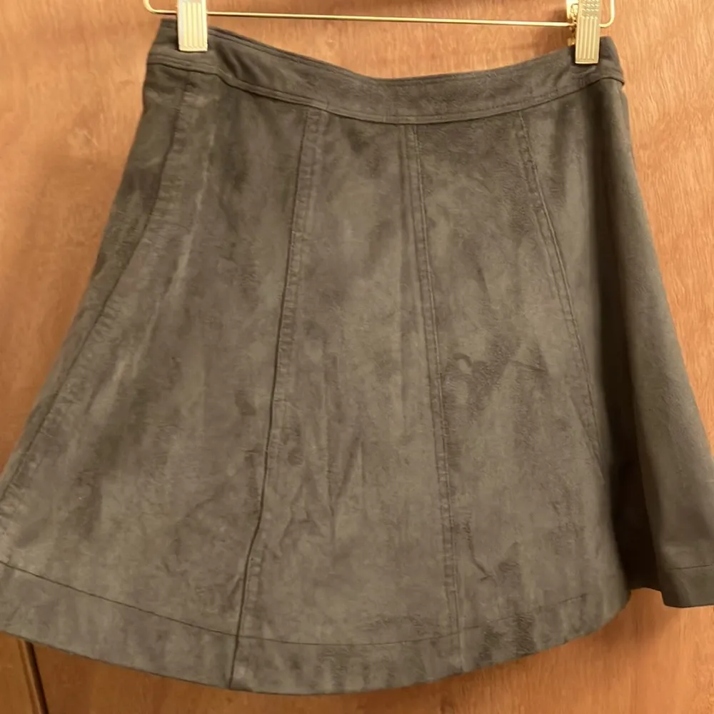 Abercrombie & Fitch skater style green suede skirt - Image 10