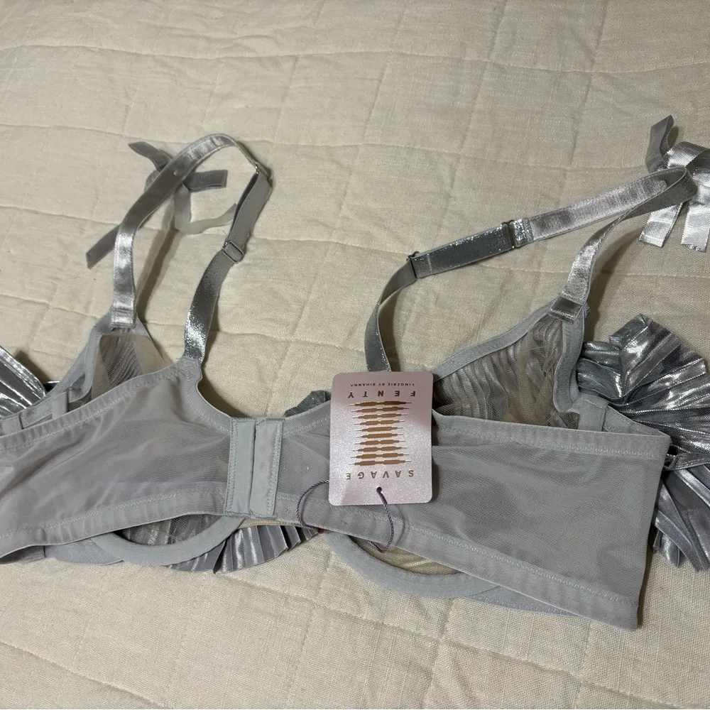NWT Savage X Fenty Bra 40C Silver Metallic Pleated Bralette | Festival Lingerie - Image 6