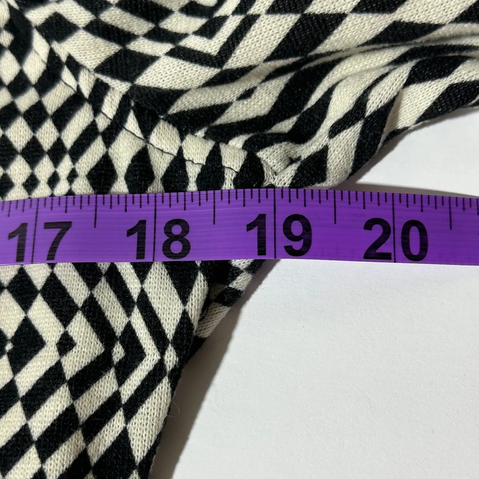 ZARA  Black White Geometric Print Long Sleeve Button Down Shirt size Medium - Image 7