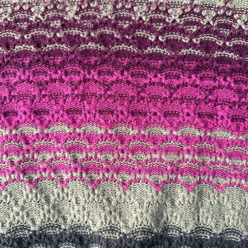 Norton McNaughton Soft and comfy vintage 90s green and pink turtleneck sweater - Image 4