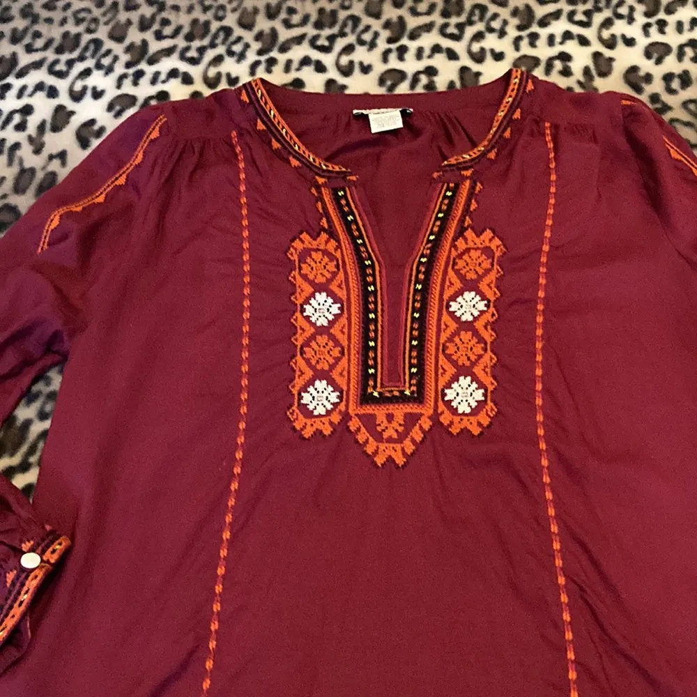 LUCKY BRAND Shirt V-Neck Embroidered top Sz M Bohemian Top Lucky Brand Boho Chic - Image 2
