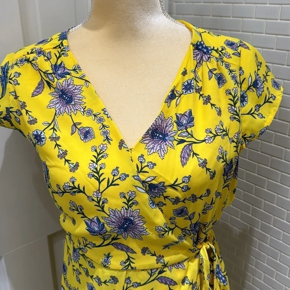 Banana Republic yellow and blue floral crepe wrap midi dress. Lined. Size 8P. - Image 2