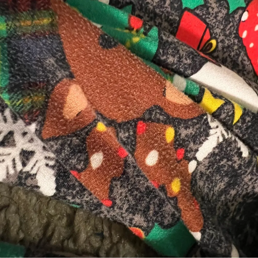 No Boundaries Holiday Printed Sueded Leggings for Juniors - size L (10-13) - Image 4